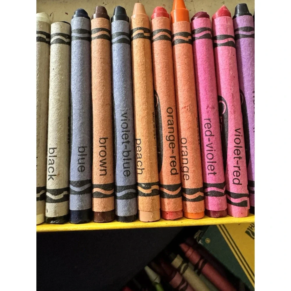 Vintage 1988 Crayola 24 Count Crayons Flat Box Made In USA Complete